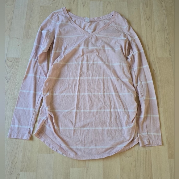 Old Navy Maternity Long Sleeve Size Medium - Picture 2 of 9